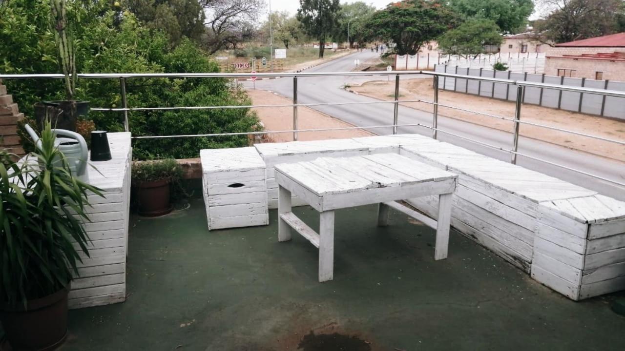 Хостел Tsumeb Backpackers & Safari Экстерьер фото