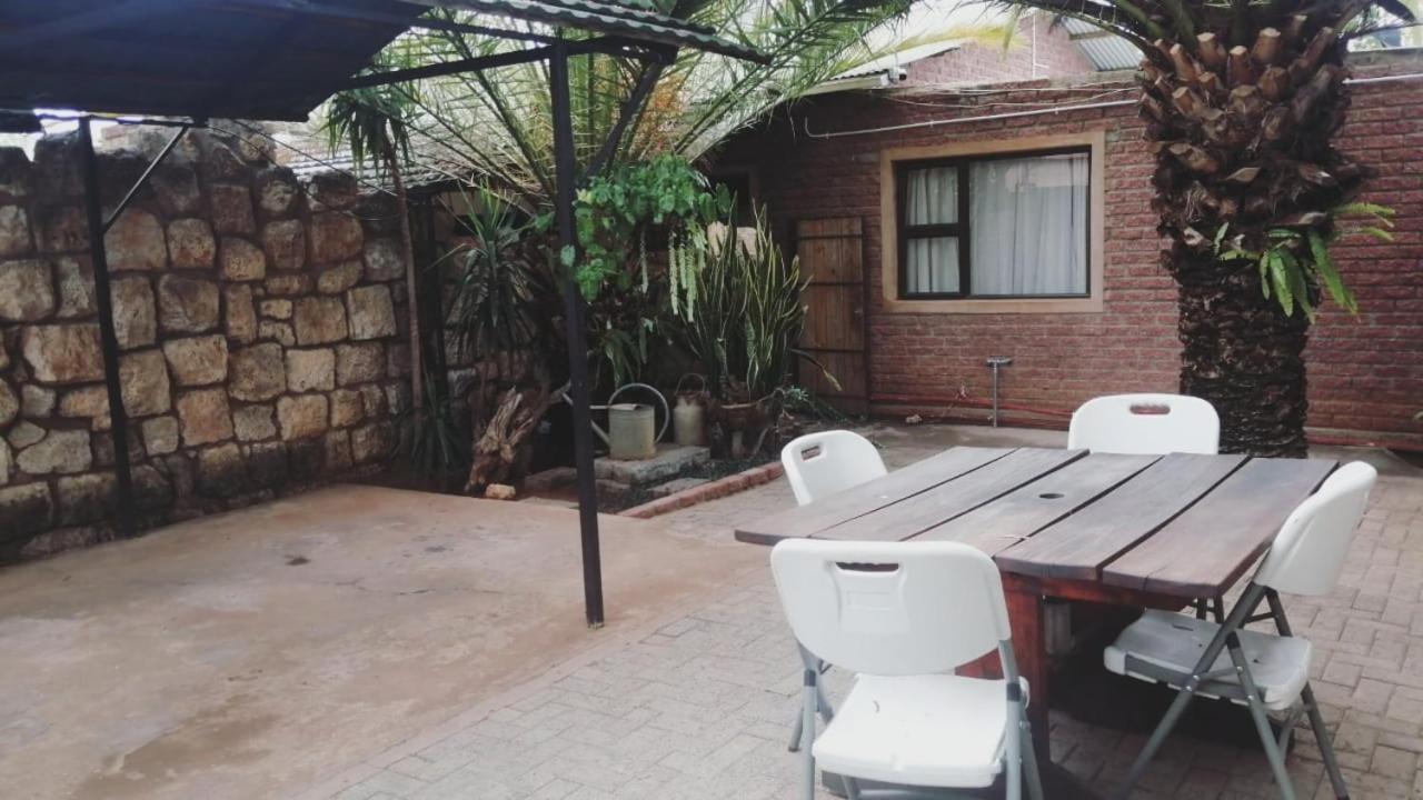 Хостел Tsumeb Backpackers & Safari Экстерьер фото
