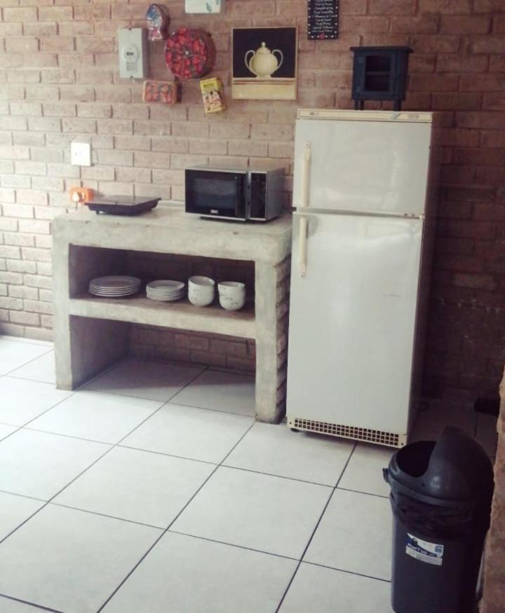 Хостел Tsumeb Backpackers & Safari Экстерьер фото
