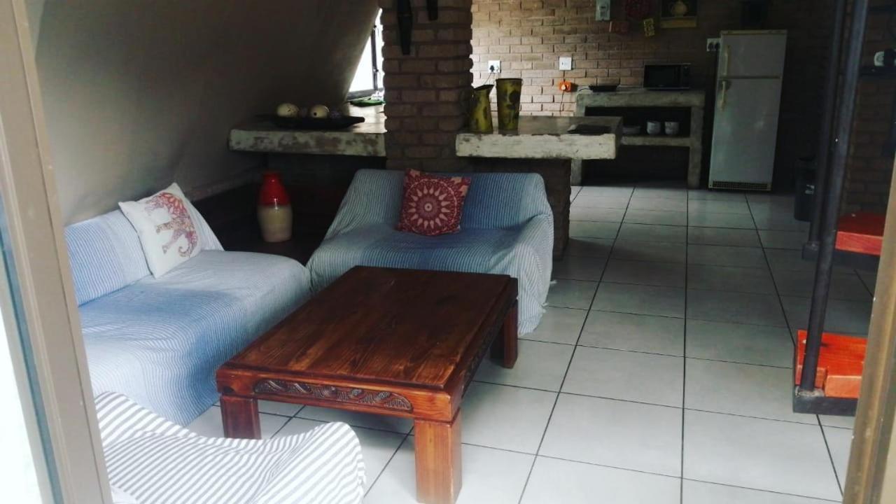 Хостел Tsumeb Backpackers & Safari Экстерьер фото